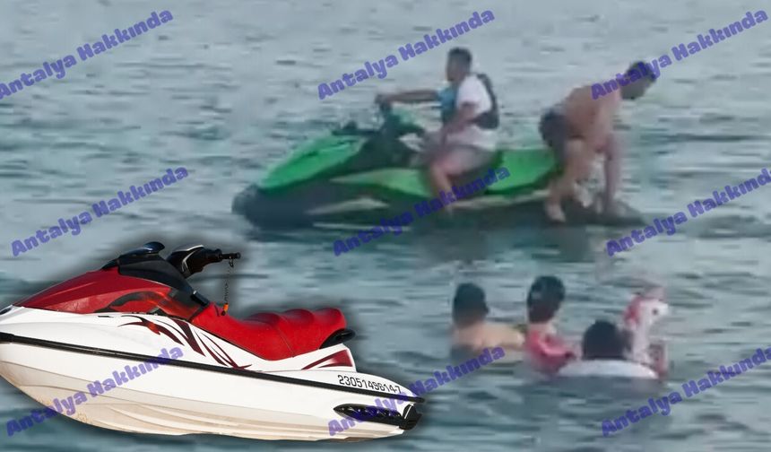 Antalya'da tehlikeli görüntüler: Yüzenlerin arasında jet ski kullandı!