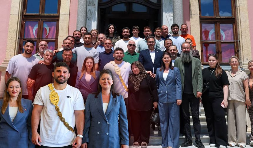 Başkan Vekili Özdemir: "Altın kemeri kazanarak Antalya’ya dönüyoruz"