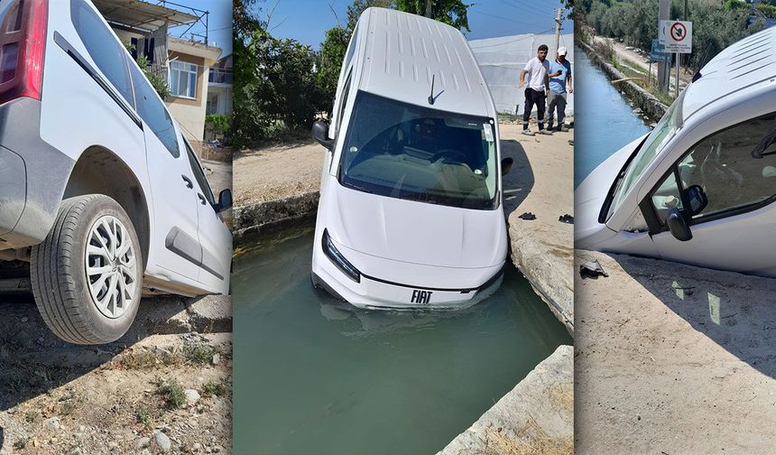 Antalya'da korkutan kaza: Hafif ticari araç sulama kanalına düştü!