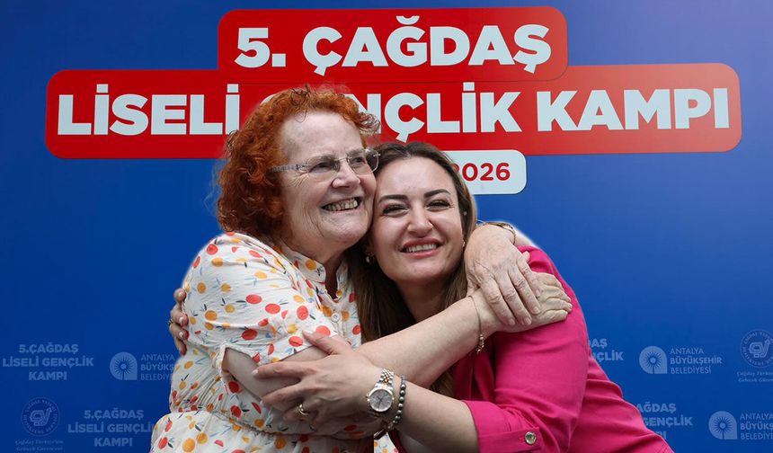 Başkan Vekili Büşra Özdemir, ÇYDD'nin gençlik kampında öğrencilerle buluştu