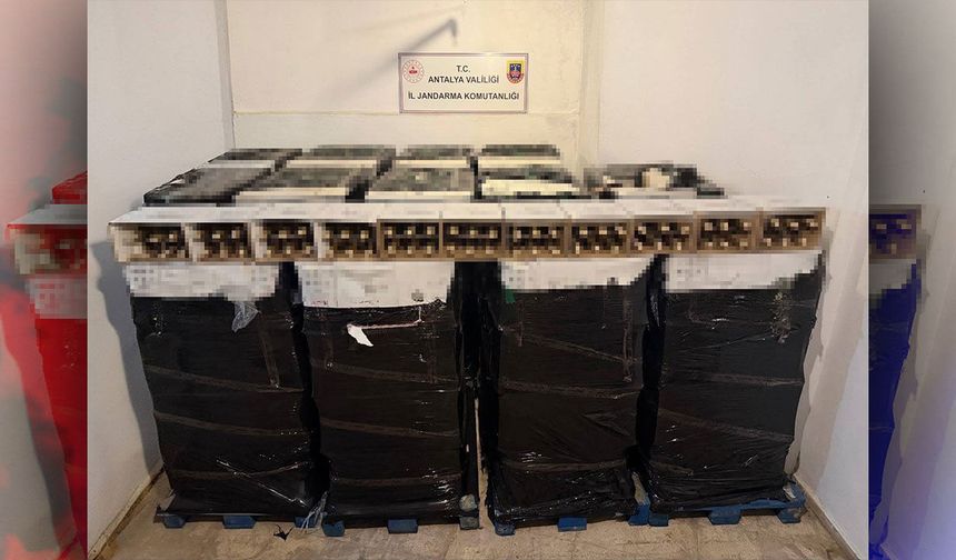 Antalya'da otel deposuna baskın: Litrelerce kaçak ve sahte şampanya ele geçirildi