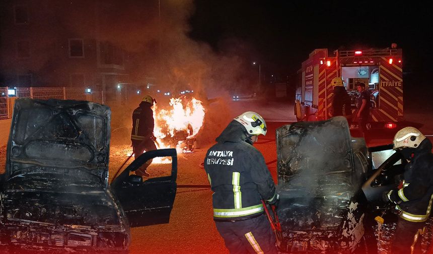 Antalya'da seyir halindeki otomobil alev topuna döndü!