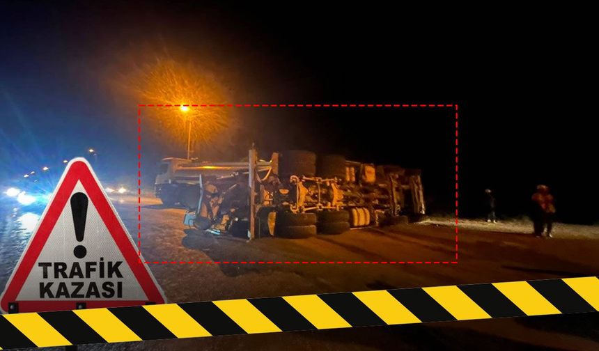 Antalya'da virajı alamayan beton mikseri devrildi: Sürücü yaralandı