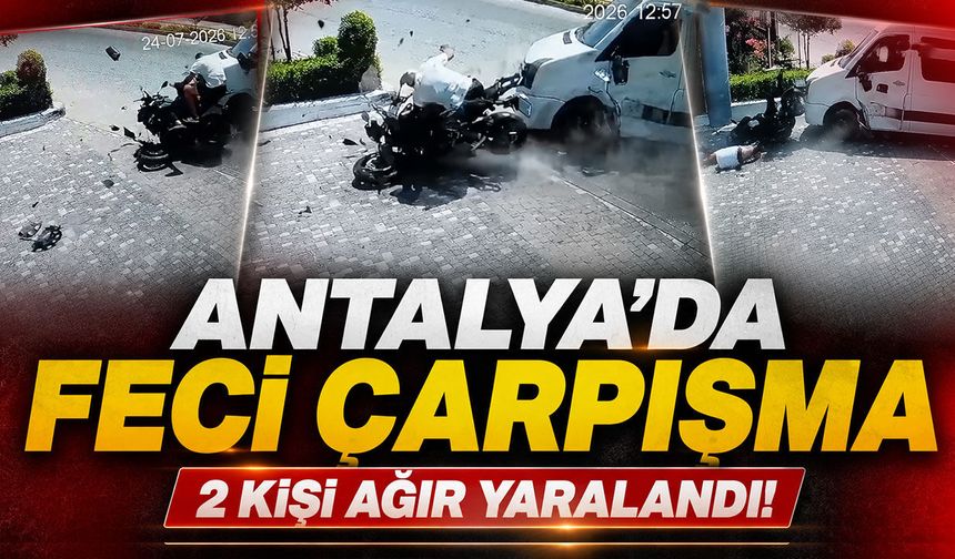 Antalya'da tur minibüsüyle motosiklet çarpıştı: 2 kişi ağır yaralandı