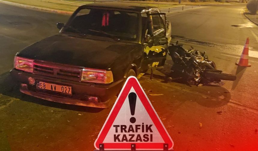 Antalya'da kavşakta motosiklet ile otomobil çarpıştı: 2 yaralı