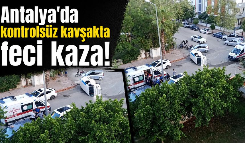 Antalya'da kontrolsüz kavşakta feci kaza! Ticari araç devrildi