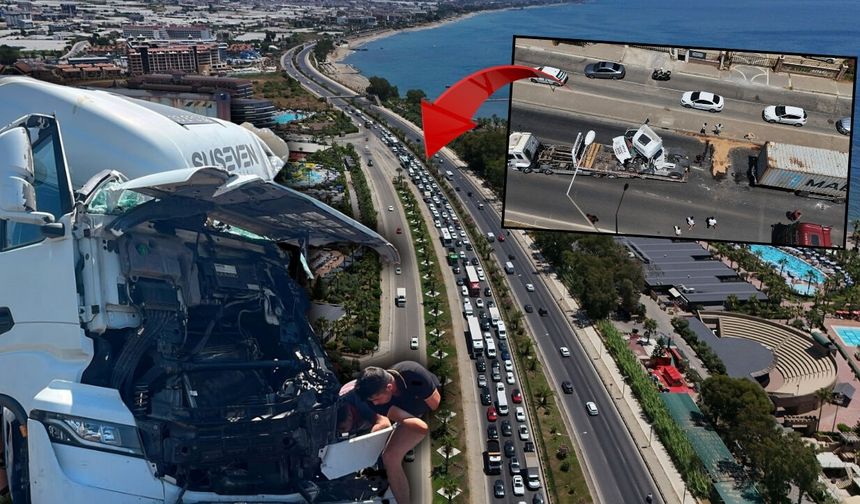 Antalya'da 2 araç feci çarpıştı! Trafik öyle bir kilitlendi ki...