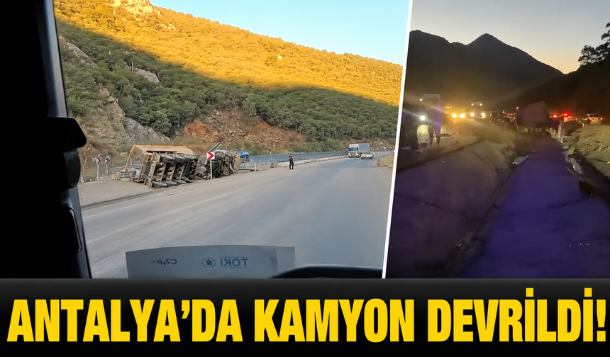 Antalya'da seyir halindeki kamyon devrildi!
