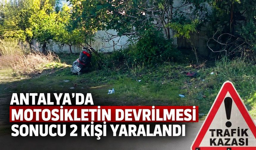 Antalya'da motosikletin devrilmesi sonucu 2 kişi yaralandı